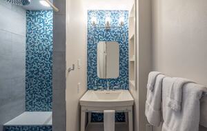 Elegant Hilltop Retreat with Panoramic Canyon Lake Views - Canyon Lake, Texas