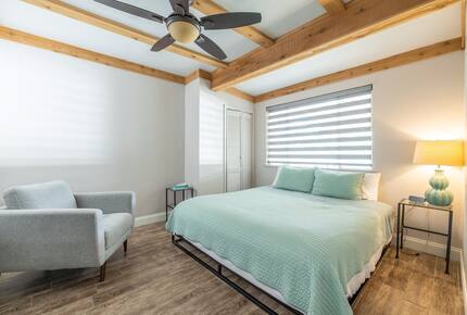 Elegant Hilltop Retreat with Panoramic Canyon Lake Views - Canyon Lake, Texas