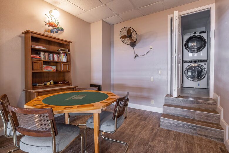 Elegant Hilltop Retreat with Panoramic Canyon Lake Views - Canyon Lake, Texas