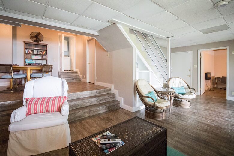 Elegant Hilltop Retreat with Panoramic Canyon Lake Views - Canyon Lake, Texas