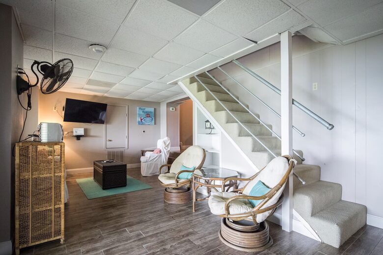 Elegant Hilltop Retreat with Panoramic Canyon Lake Views - Canyon Lake, Texas