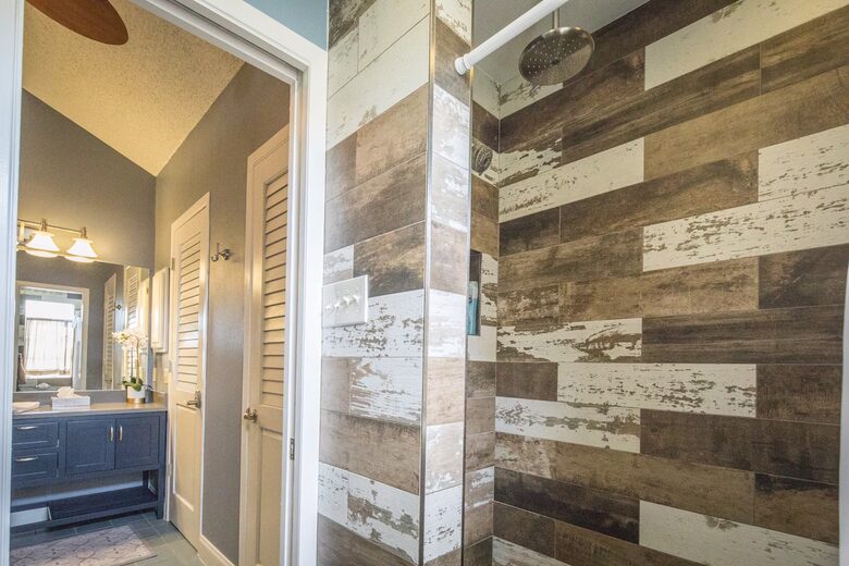 Elegant Hilltop Retreat with Panoramic Canyon Lake Views - Canyon Lake, Texas