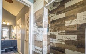 Elegant Hilltop Retreat with Panoramic Canyon Lake Views - Canyon Lake, Texas