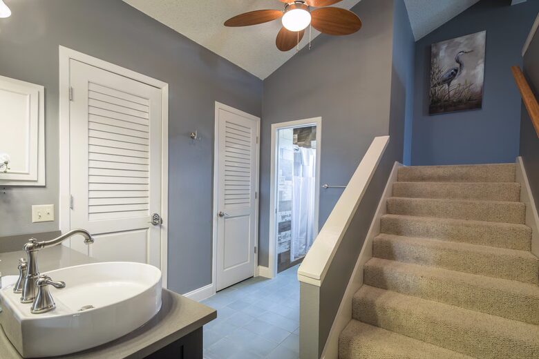 Elegant Hilltop Retreat with Panoramic Canyon Lake Views - Canyon Lake, Texas