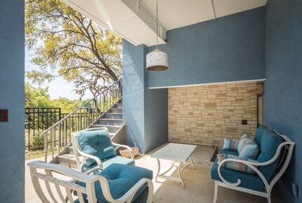 Elegant Hilltop Retreat with Panoramic Canyon Lake Views - Canyon Lake, Texas