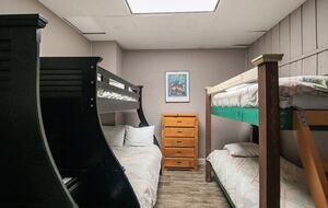 Elegant Hilltop Retreat with Panoramic Canyon Lake Views - Canyon Lake, Texas