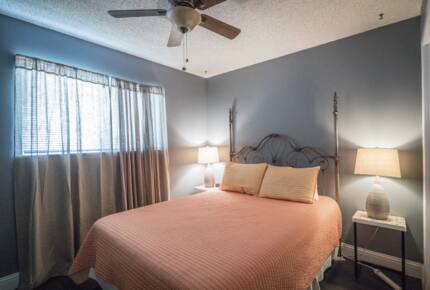 Elegant Hilltop Retreat with Panoramic Canyon Lake Views - Canyon Lake, Texas