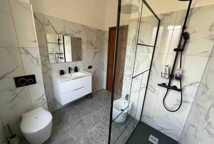 Tranquil Apartment Overlooking Lake Maggiore - Stresa, Italy