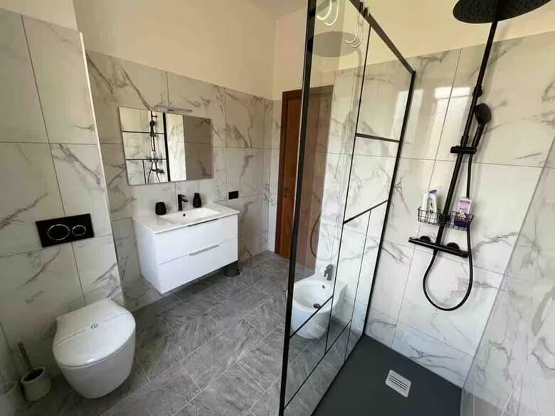 Tranquil Apartment Overlooking Lake Maggiore - Stresa, Italy