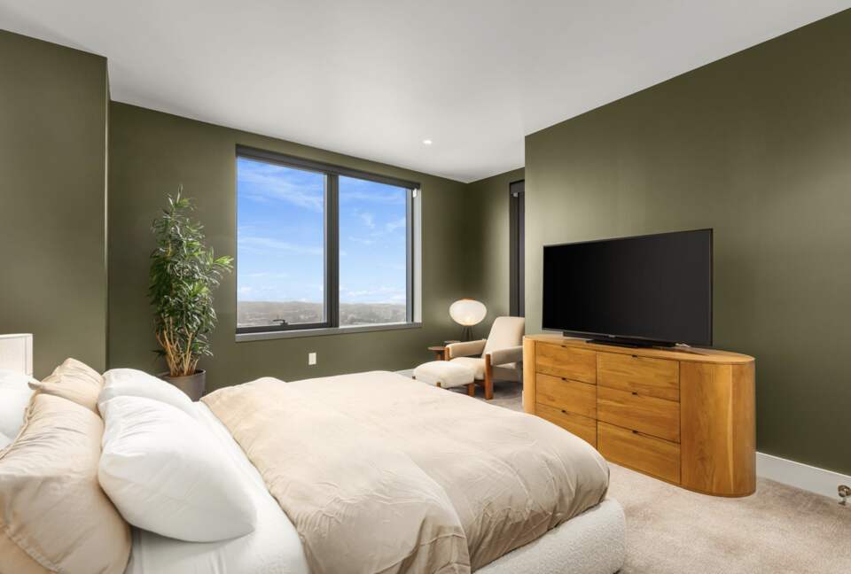 Sophisticated High-Rise Retreat in the Heart of Downtown Portland - Portland, Oregon