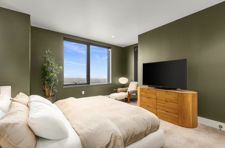 Sophisticated High-Rise Retreat in the Heart of Downtown Portland - Portland, Oregon