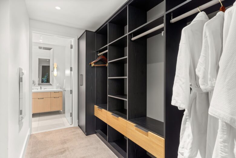 Sophisticated High-Rise Retreat in the Heart of Downtown Portland - Portland, Oregon