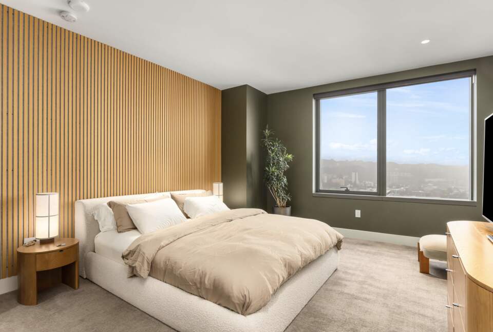 Sophisticated High-Rise Retreat in the Heart of Downtown Portland - Portland, Oregon