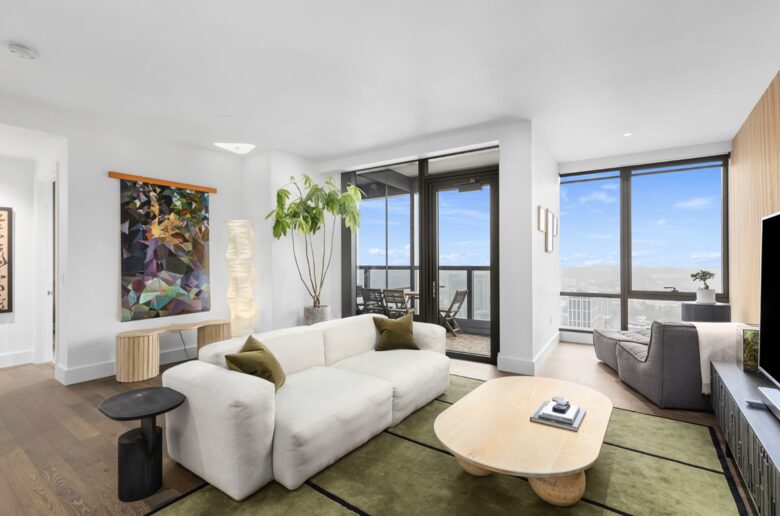 Sophisticated High-Rise Retreat in the Heart of Downtown Portland - Portland, Oregon