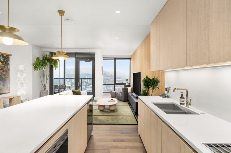 Sophisticated High-Rise Retreat in the Heart of Downtown Portland - Portland, Oregon