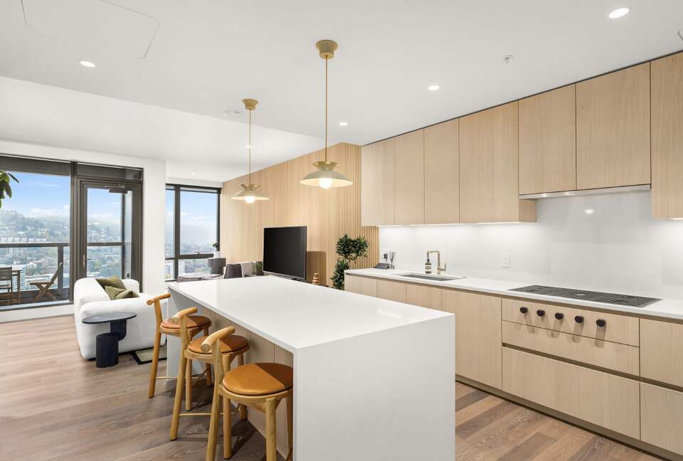 Sophisticated High-Rise Retreat in the Heart of Downtown Portland - Portland, Oregon
