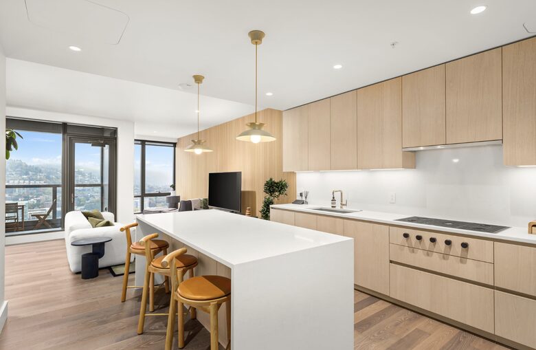 Sophisticated High-Rise Retreat in the Heart of Downtown Portland - Portland, Oregon