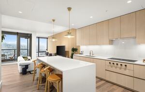 Sophisticated High-Rise Retreat in the Heart of Downtown Portland - Portland, Oregon