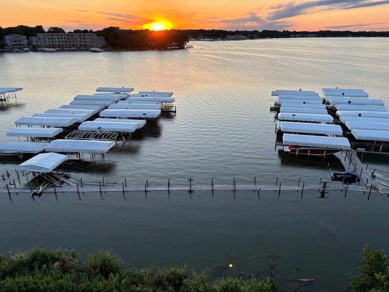 Bright 4BR Retreat with East Lake Views - Arnolds Park, Iowa