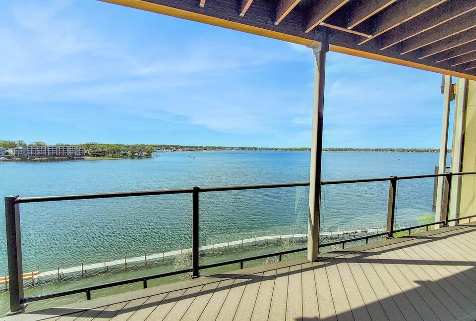 Bright 4BR Retreat with East Lake Views - Arnolds Park, Iowa