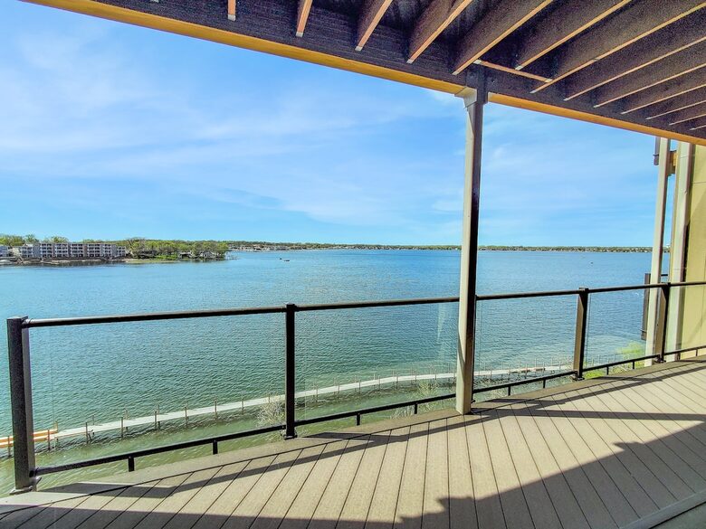 Bright 4BR Retreat with East Lake Views - Arnolds Park, Iowa