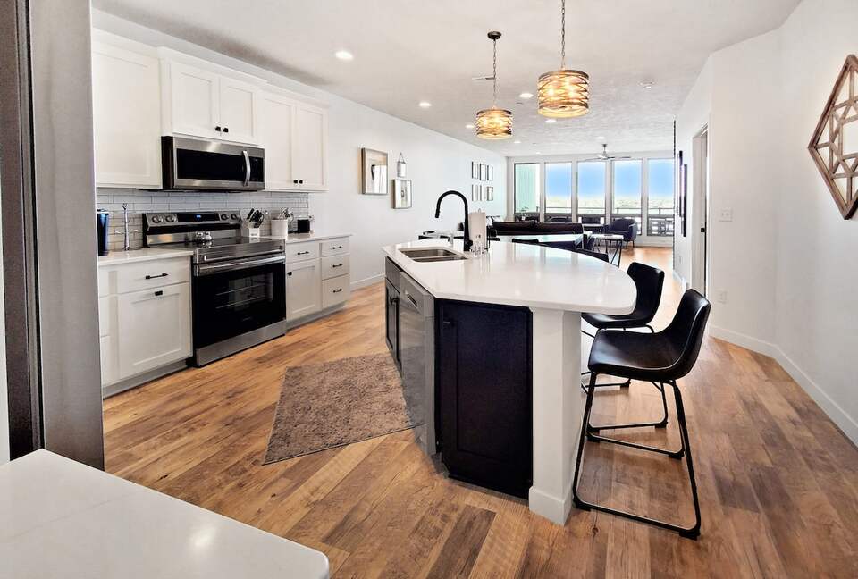 Bright 4BR Retreat with East Lake Views - Arnolds Park, Iowa