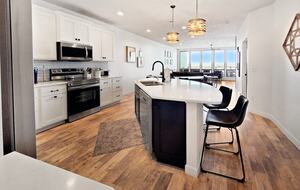 Bright 4BR Retreat with East Lake Views - Arnolds Park, Iowa