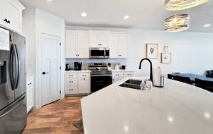 Bright 4BR Retreat with East Lake Views - Arnolds Park, Iowa