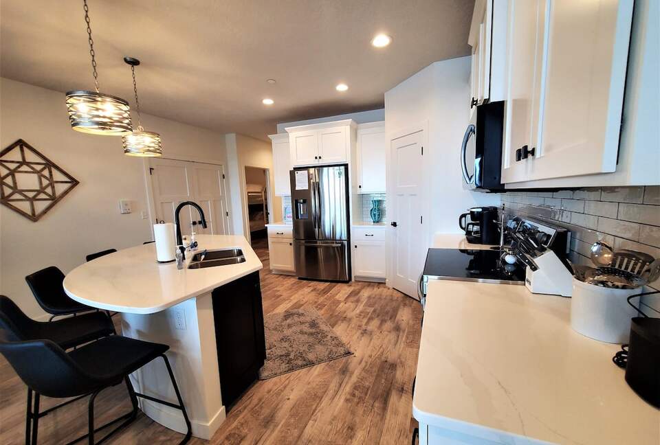 Bright 4BR Retreat with East Lake Views - Arnolds Park, Iowa