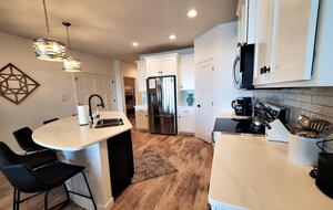 Bright 4BR Retreat with East Lake Views - Arnolds Park, Iowa