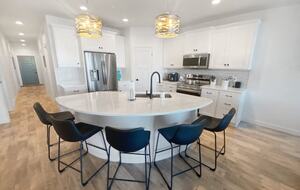 Bright 4BR Retreat with East Lake Views - Arnolds Park, Iowa