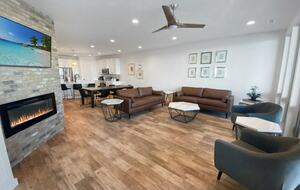 Bright 4BR Retreat with East Lake Views - Arnolds Park, Iowa