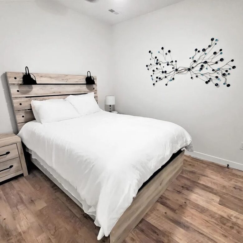 Bright 4BR Retreat with East Lake Views - Arnolds Park, Iowa