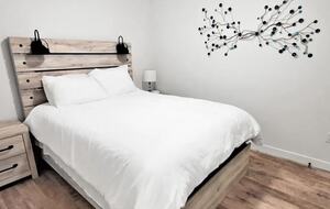 Bright 4BR Retreat with East Lake Views - Arnolds Park, Iowa