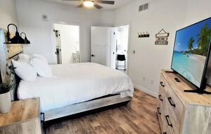 Bright 4BR Retreat with East Lake Views - Arnolds Park, Iowa