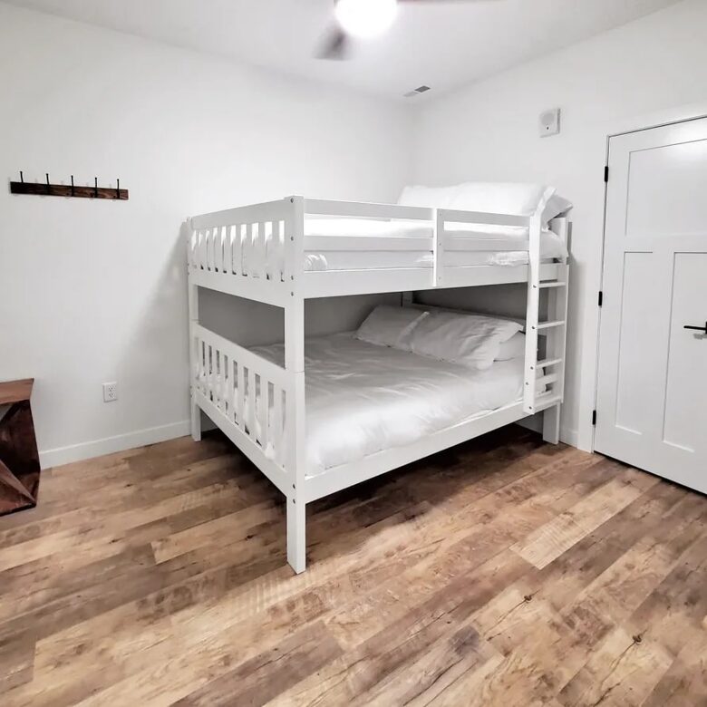 Bright 4BR Retreat with East Lake Views - Arnolds Park, Iowa