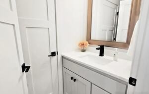 Bright 4BR Retreat with East Lake Views - Arnolds Park, Iowa