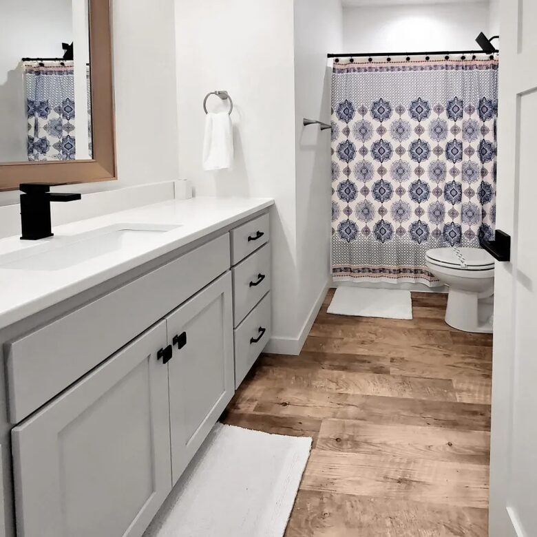 Bright 4BR Retreat with East Lake Views - Arnolds Park, Iowa