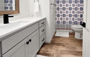 Bright 4BR Retreat with East Lake Views - Arnolds Park, Iowa