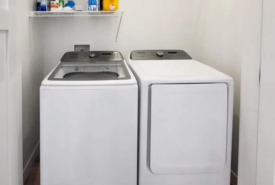 Bright 4BR Retreat with East Lake Views - Arnolds Park, Iowa