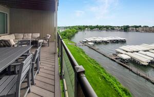 Bright 4BR Retreat with East Lake Views - Arnolds Park, Iowa