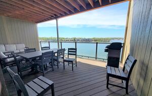 Bright 4BR Retreat with East Lake Views - Arnolds Park, Iowa