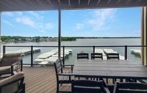 Bright 4BR Retreat with East Lake Views - Arnolds Park, Iowa