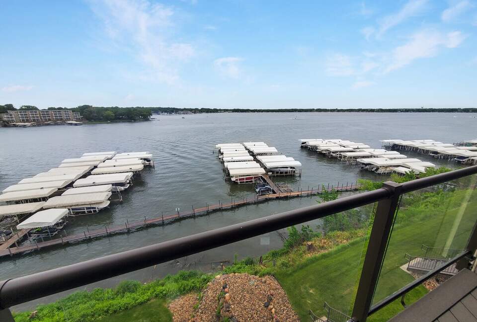 Bright 4BR Retreat with East Lake Views - Arnolds Park, Iowa