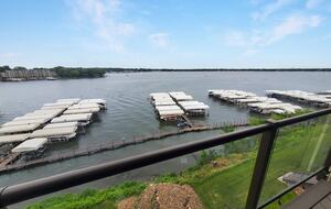 Bright 4BR Retreat with East Lake Views - Arnolds Park, Iowa