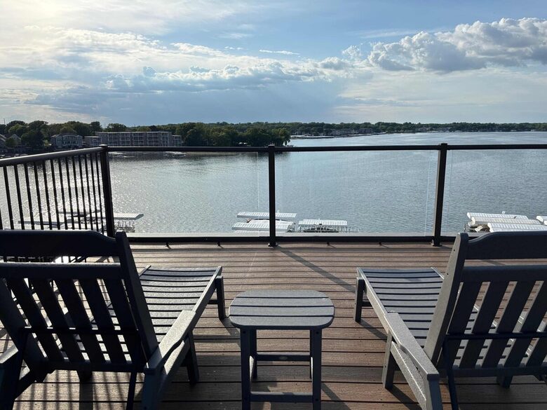 Bright 4BR Retreat with East Lake Views - Arnolds Park, Iowa