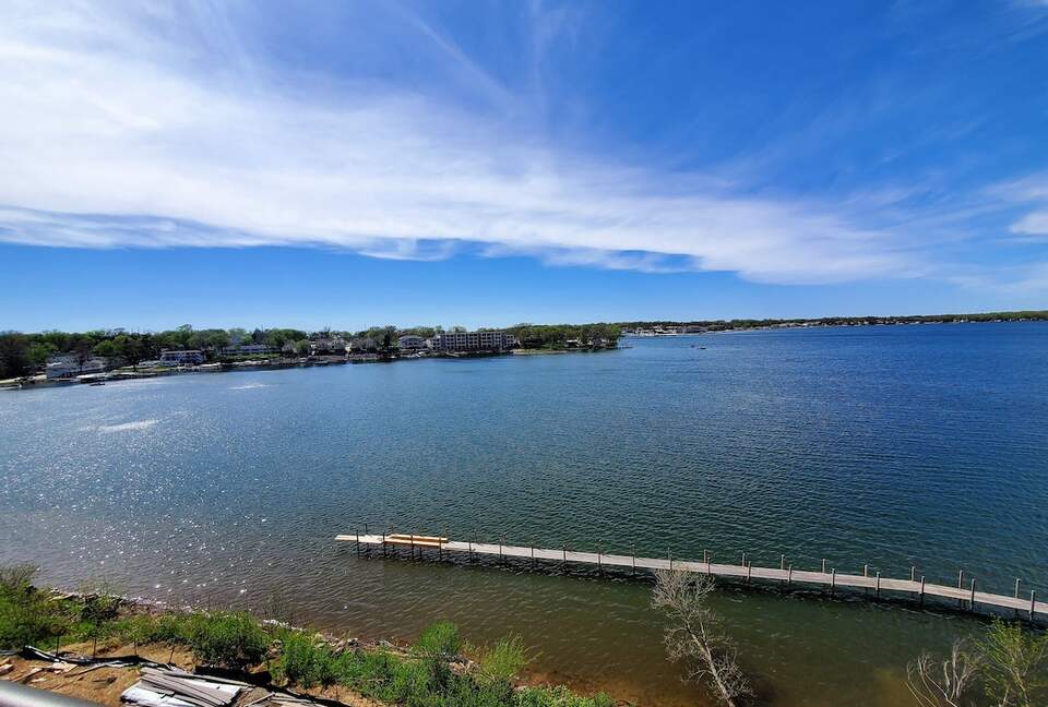 Bright 4BR Retreat with East Lake Views - Arnolds Park, Iowa