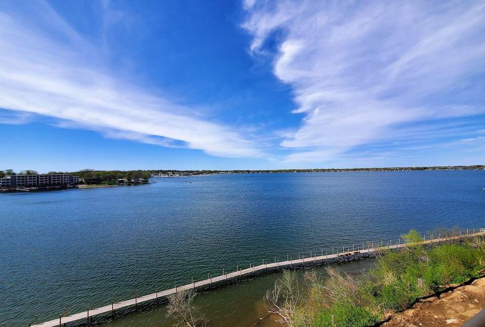 Bright 4BR Retreat with East Lake Views - Arnolds Park, Iowa