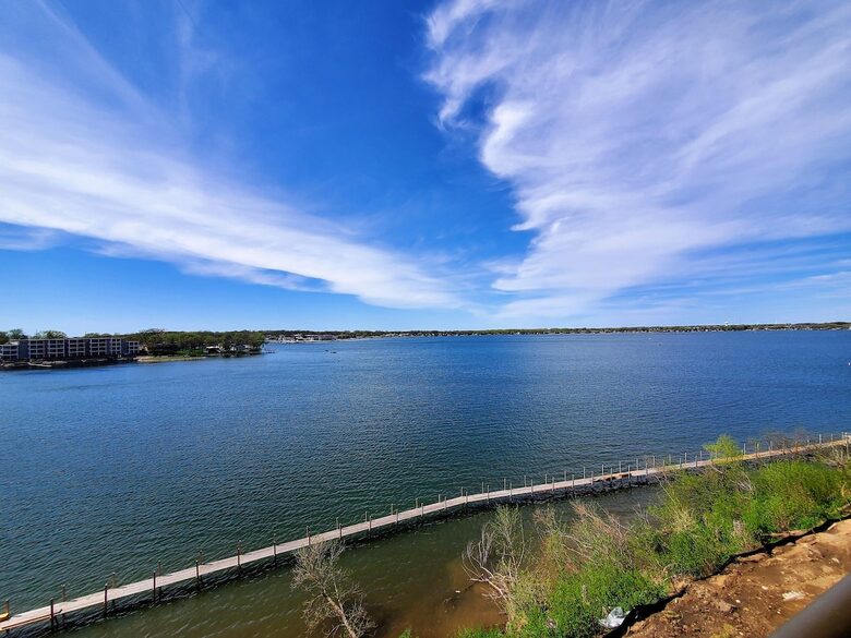 Bright 4BR Retreat with East Lake Views - Arnolds Park, Iowa