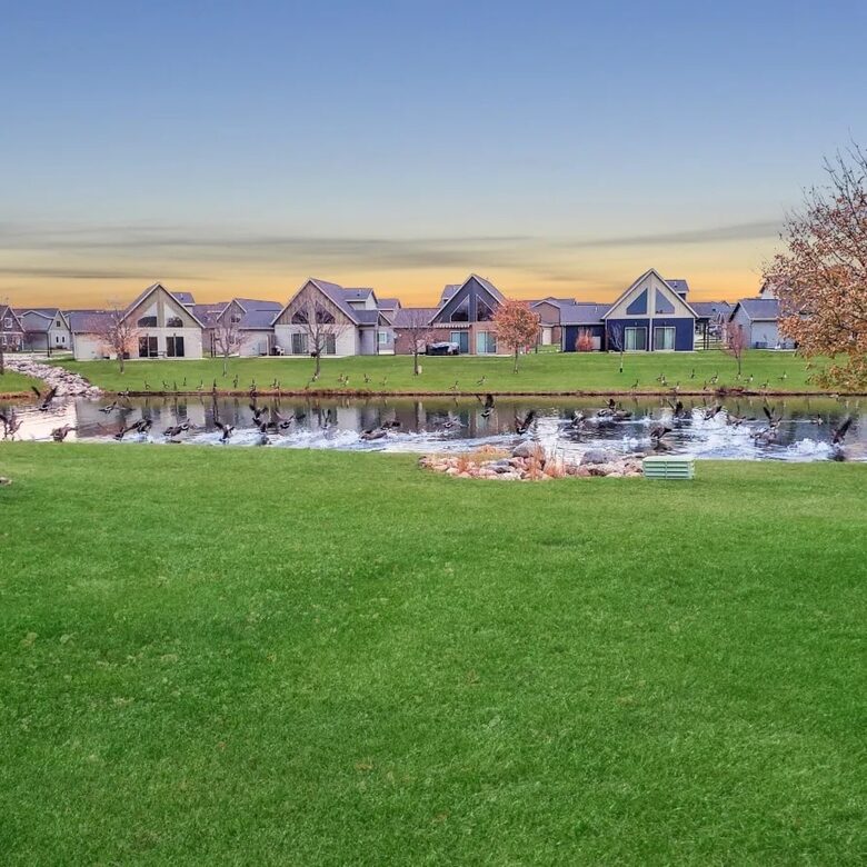 Bright 4BR Retreat with East Lake Views - Arnolds Park, Iowa